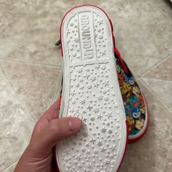 Kids Pokemon Slip On Sneakers Size 4 - Picture 2 of 2